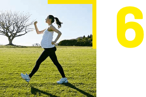 6 : Femme enceinte faisant de la marche contre la constipation